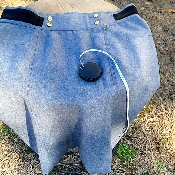 💯Authentic Chanel  4 leaf clover buttons on a skirt ??? Read below. - Picture 3 of 9